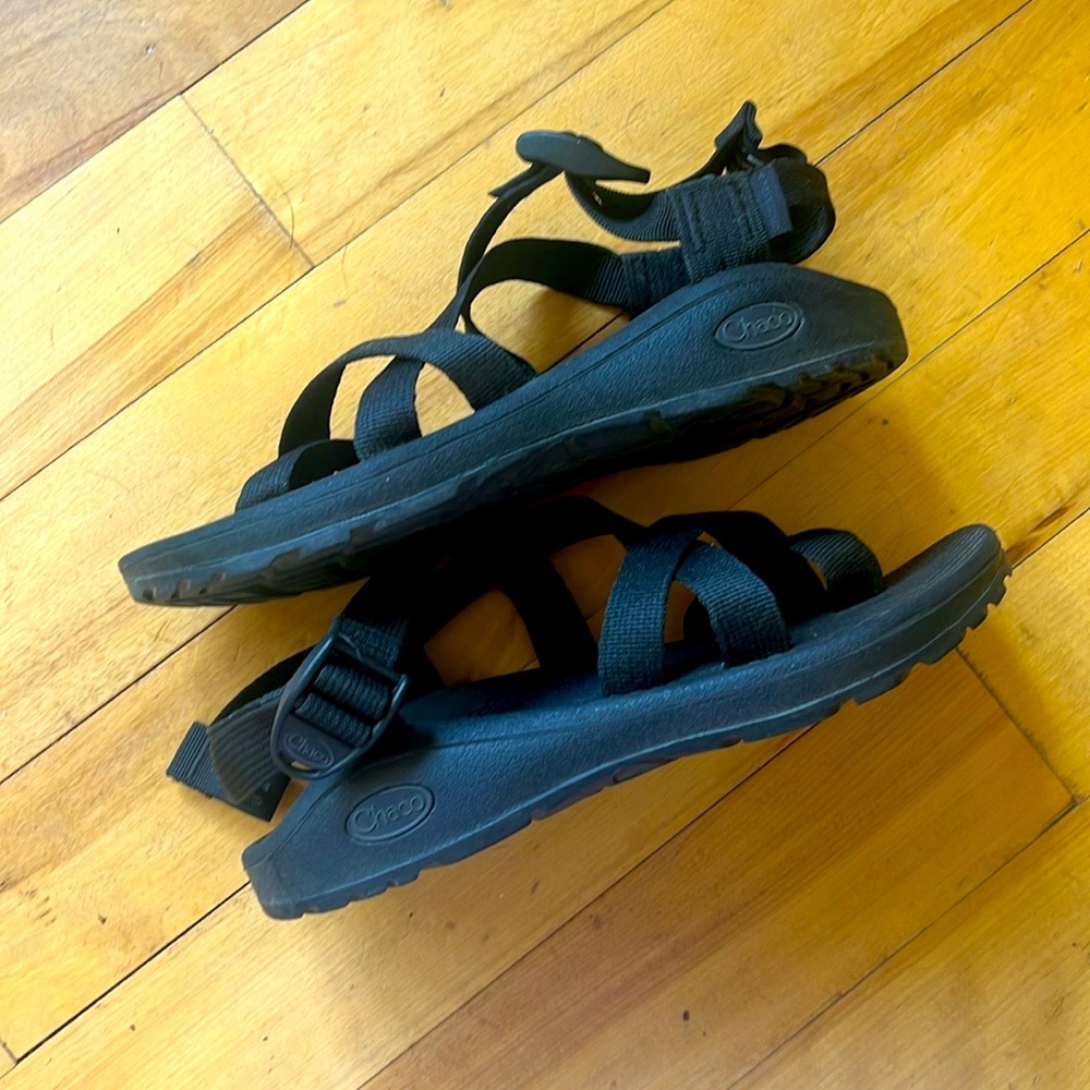 Women’s chacos size 7